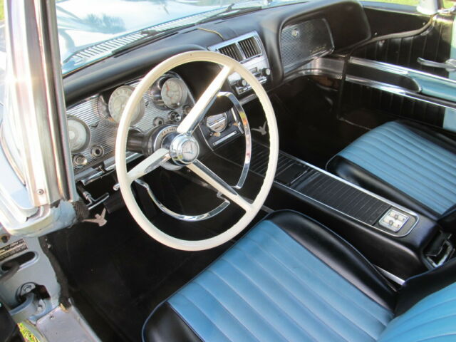 Ford Thunderbird 1960 image number 33