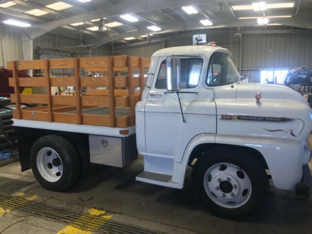 Chevrolet Apache C60 1959 image number 1