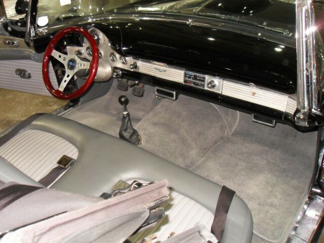 Ford Thunderbird 1955 image number 34