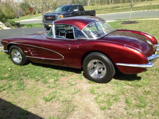 Chevrolet Corvette 1960 image number 2