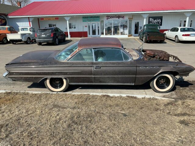 Buick Roadmaster 1961 image number 18