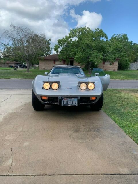 Chevrolet Corvette 1979 image number 2