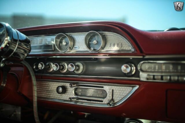 Ford Galaxie 1962 image number 34