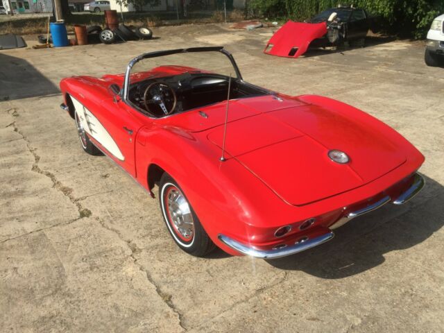 Chevrolet Corvette 1961 image number 27