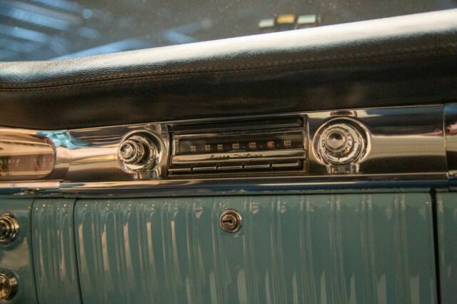 Oldsmobile Ninety-Eight 1954 image number 18