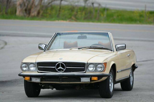 Mercedes-Benz SL-Class 1976 image number 25