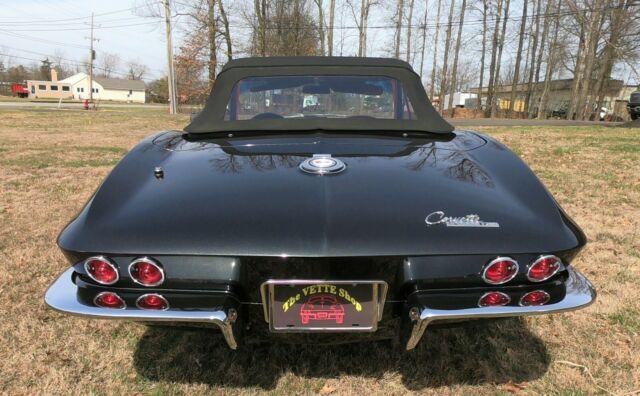 Chevrolet Corvette 1965 image number 2