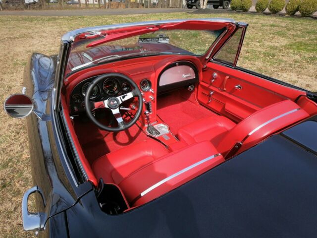 Chevrolet Corvette 1965 image number 35