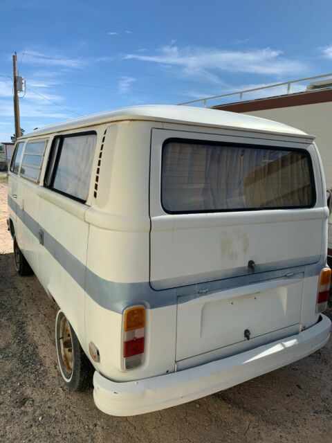 Volkswagen Bus/Vanagon 1976 image number 19