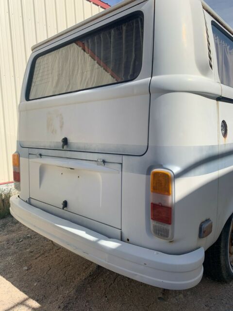 Volkswagen Bus/Vanagon 1976 image number 28