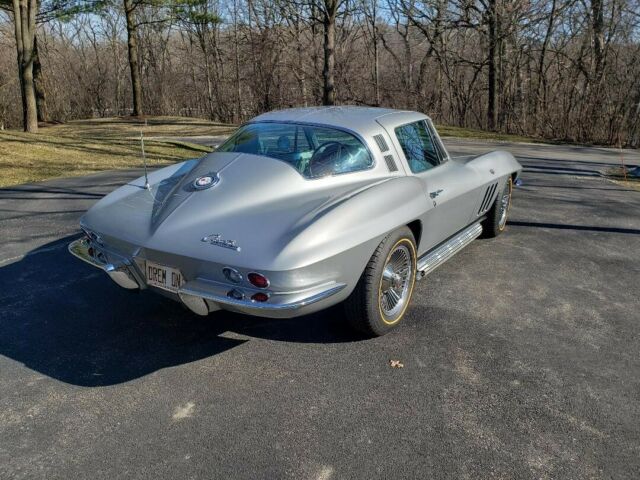 Chevrolet Corvette 1965 image number 22