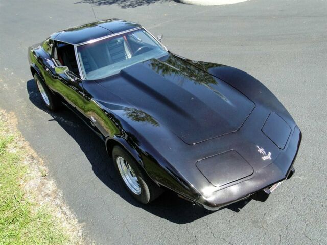 Chevrolet Corvette 1977 image number 17