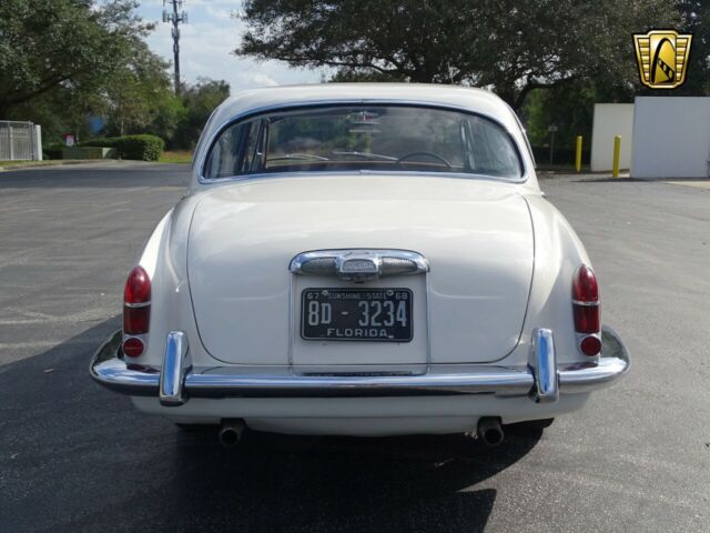 Jaguar S-Type 1967 image number 39