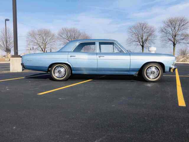 Chevrolet Chevelle Sedan 1966 image number 2