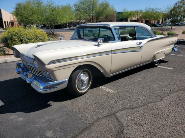 Ford Fairlane 1957 image number 0