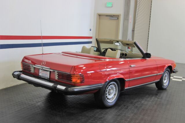 Mercedes-Benz SL-Class 1978 image number 32