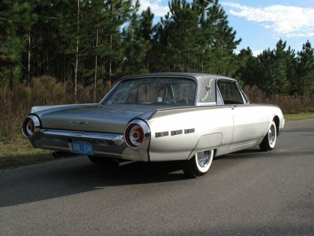 Ford Thunderbird 1962 image number 8