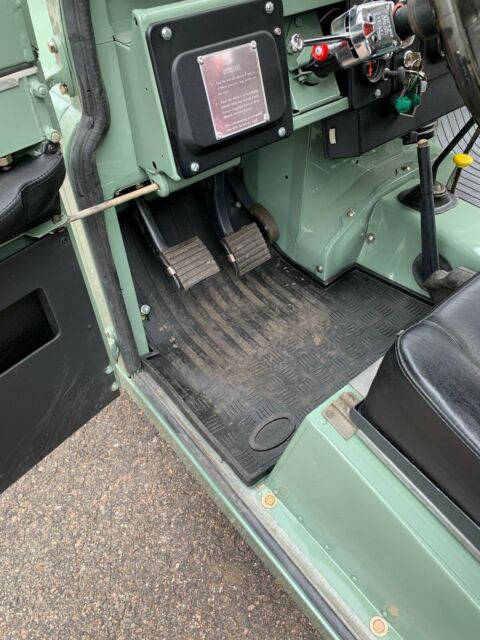 Land Rover IIA 1971 image number 16