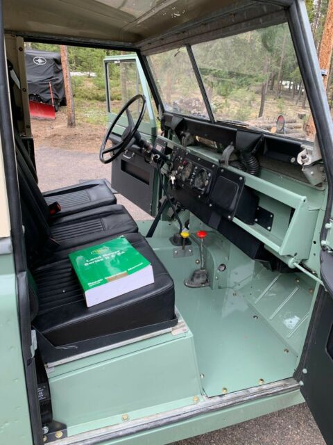 Land Rover IIA 1971 image number 32