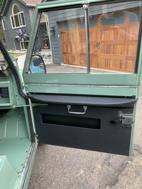 Land Rover IIA 1971 image number 33