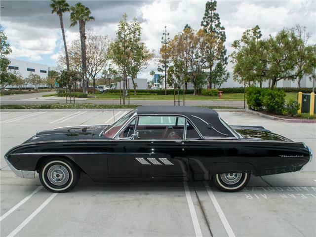 Ford Thunderbird 1963 image number 30