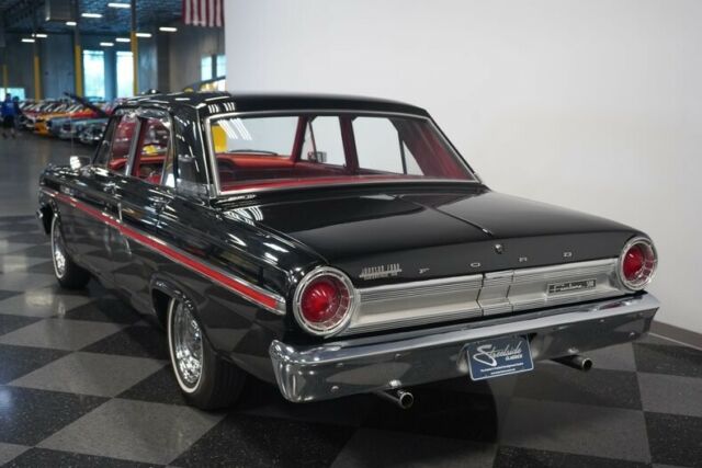 Ford Fairlane 1964 image number 10