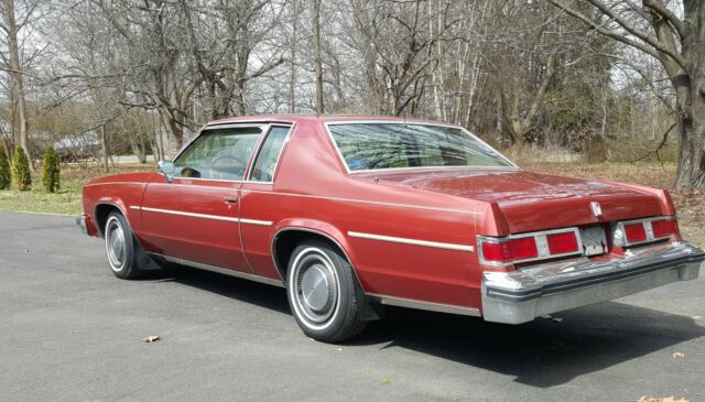 Oldsmobile Delta 88 1978 image number 1