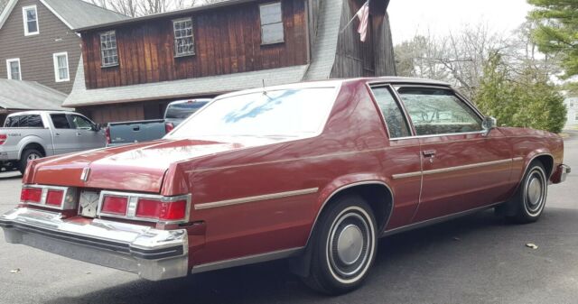 Oldsmobile Delta 88 1978 image number 2