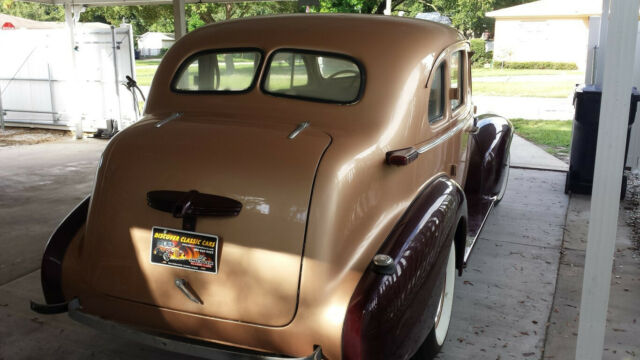 Oldsmobile L-37 1937 image number 2