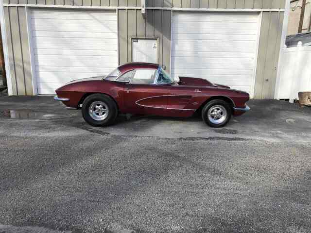 Chevrolet Corvette 1961 image number 1