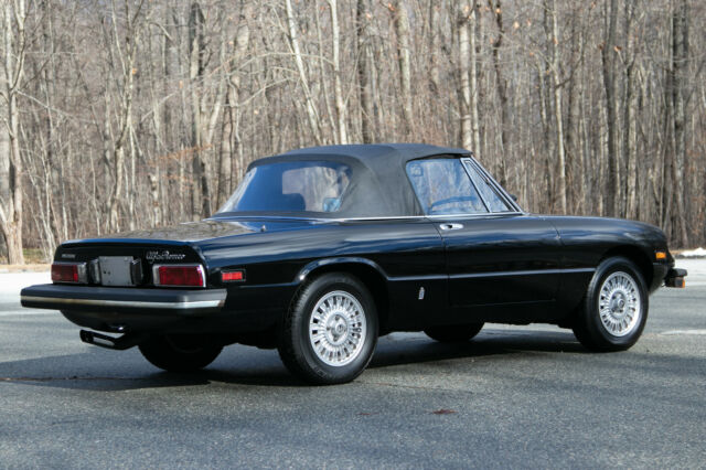 Alfa Romeo Spider 1976 image number 17