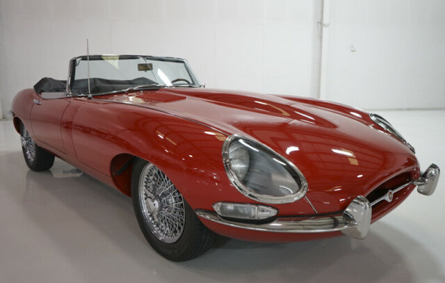 Jaguar E-Type 1967 image number 2