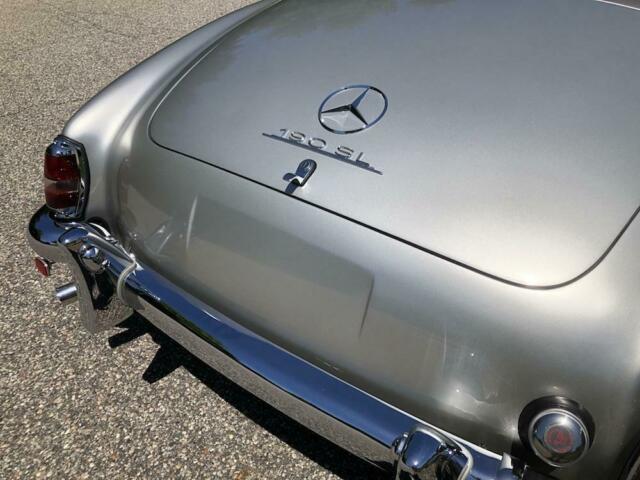 Mercedes-Benz SL-Class 1959 image number 22