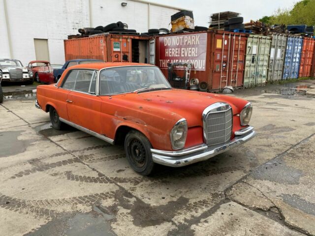 Mercedes-Benz 200-Series 1967 image number 0