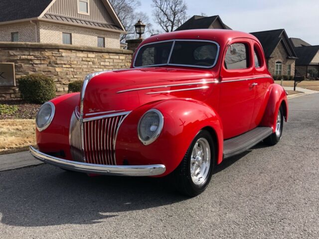 Ford Deluxe 1939 image number 2