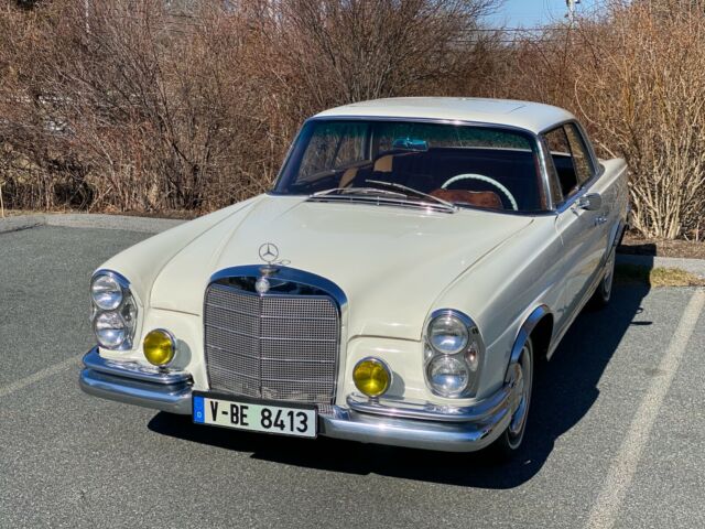 Mercedes-Benz 200-Series 1967 image number 11