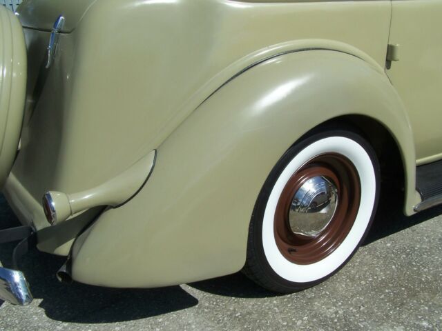 Ford 4 dr. trunkback 1936 image number 10