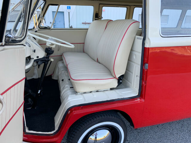 Volkswagen Bus/Vanagon 1975 image number 13