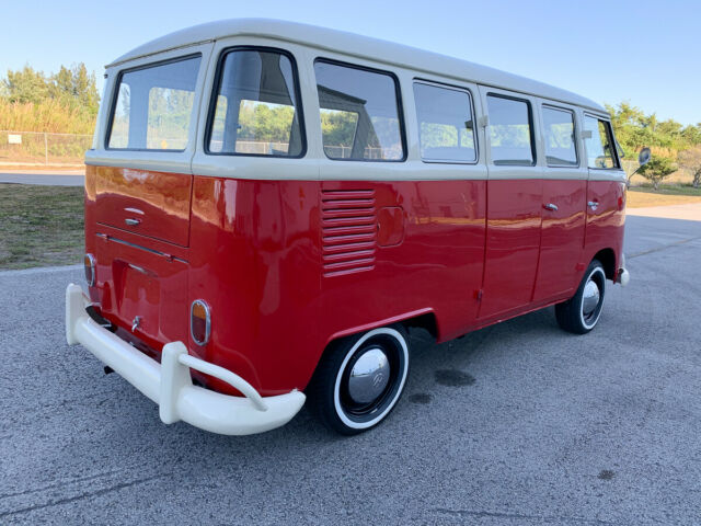 Volkswagen Bus/Vanagon 1975 image number 2