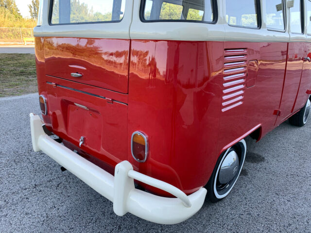 Volkswagen Bus/Vanagon 1975 image number 27