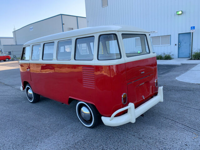 Volkswagen Bus/Vanagon 1975 image number 29