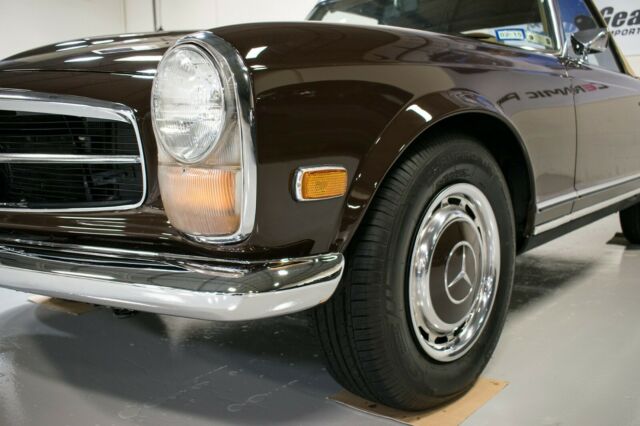 Mercedes-Benz SL-Class 1969 image number 23