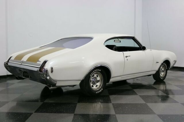 Oldsmobile Cutlass 1969 image number 13