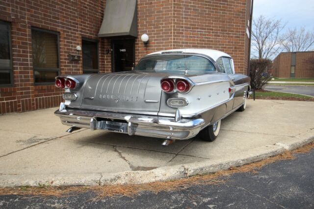 Pontiac Bonneville 1958 image number 4