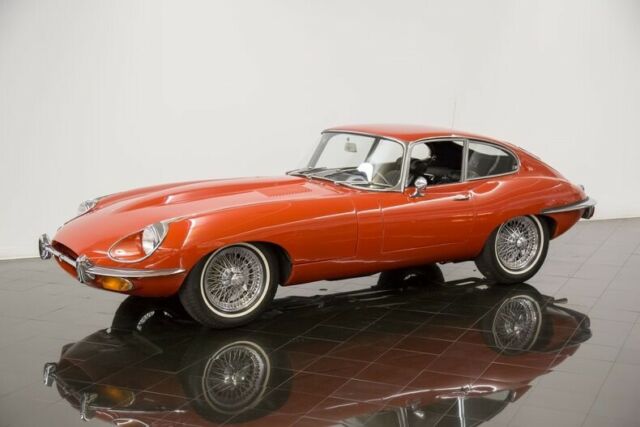 Jaguar E-Type 1970 image number 1