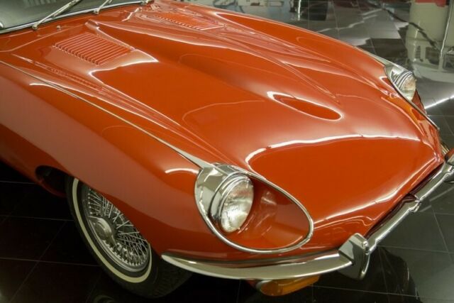 Jaguar E-Type 1970 image number 14