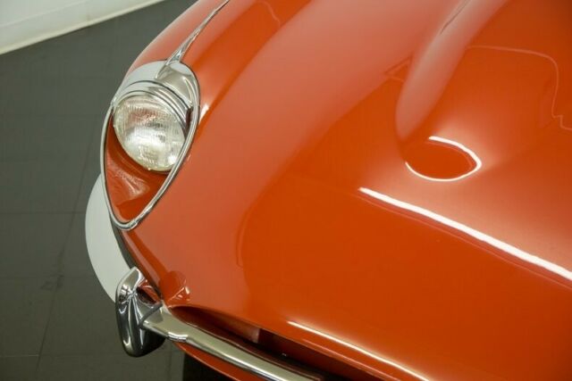 Jaguar E-Type 1970 image number 17