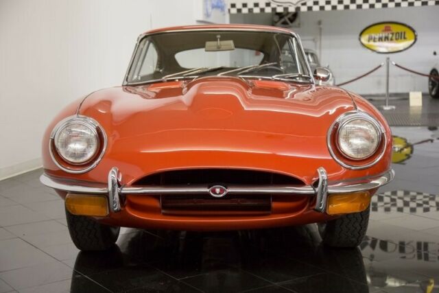 Jaguar E-Type 1970 image number 28