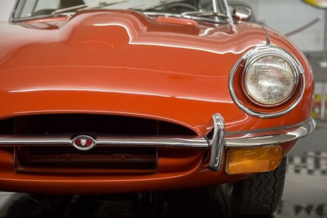 Jaguar E-Type 1970 image number 40