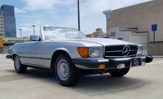 Mercedes-Benz SL-Class 1977 image number 24